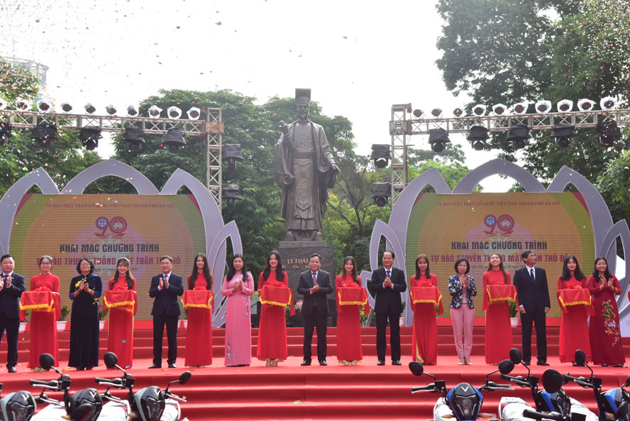 Khai mạc chương trình  Tự hào truyền thống Mặt trận Thủ đô