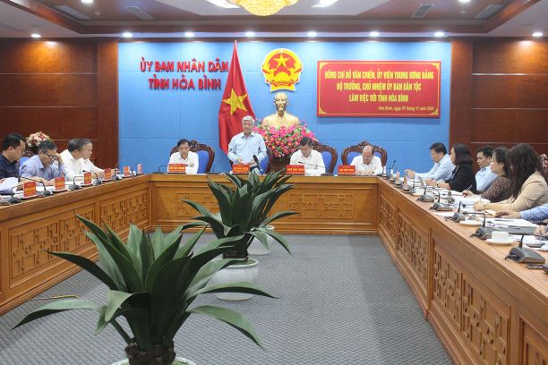 Bộ trưởng, Chủ nhiệm Ủy ban Dân tộc Đỗ Văn Chiến làm việc tại tỉnh Hòa Bình