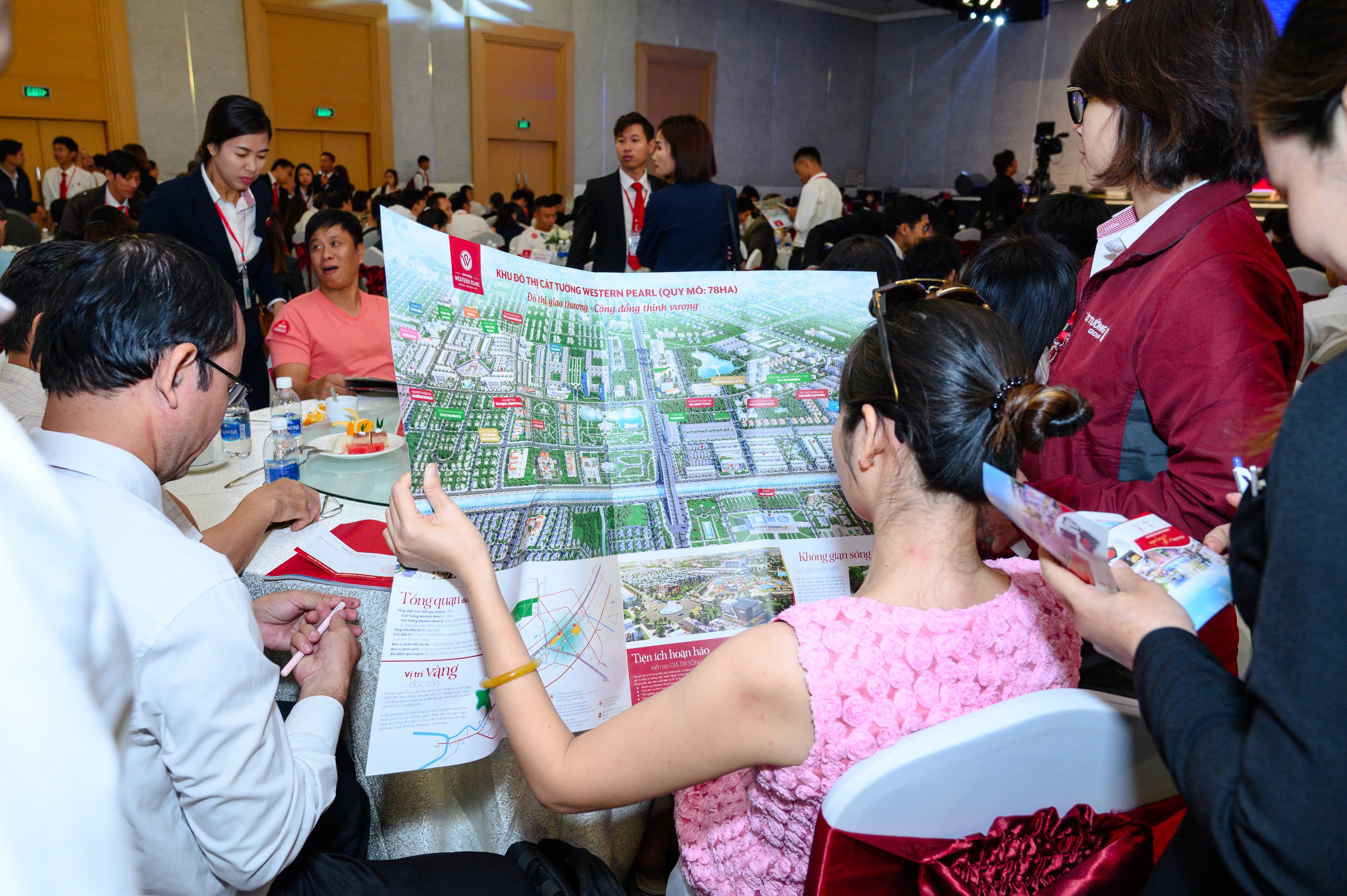 Cuối năm nên đầu tư tiền nhàn rỗi vào đâu