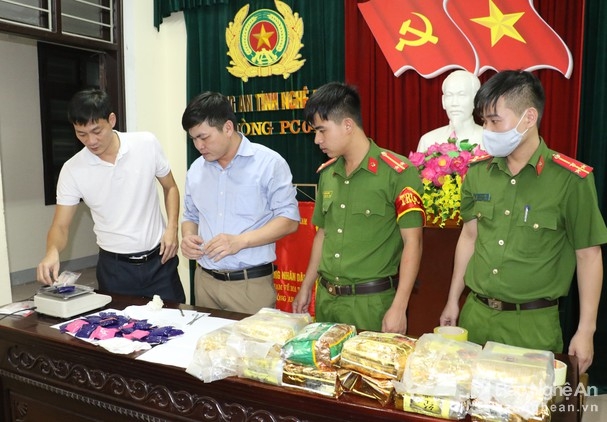 Bắt đối tượng tàng trữ 13 kg ma túy, 6000 viên hồng phiến
