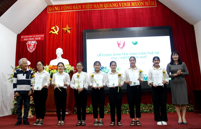 21 tân sinh viên Đại học Huế nhận học bổng VietSeeds