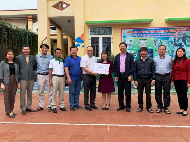 Hội môi giới bất động sản Việt Nam hỗ trợ tái thiết một số trường học tại Miền Trung