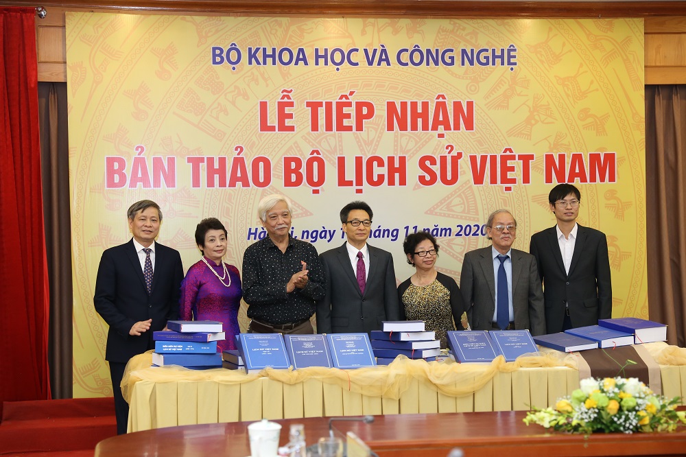 Bộ Khoa học và Công nghệ tiếp nhận bản thảo bộ Quốc sử Việt Nam