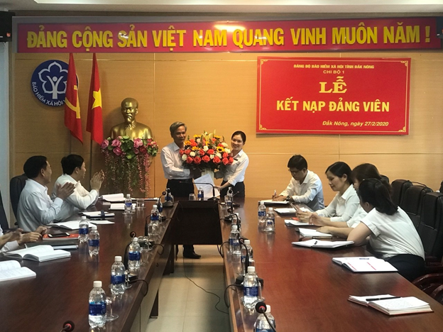 Tích cực nâng cao số lượng, chất lượng đảng viên kết nạp