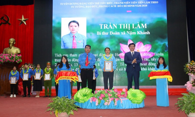 Chương trình “Tuổi trẻ Bắc Hà - Tự hào tiến bước dưới cờ Đảng”