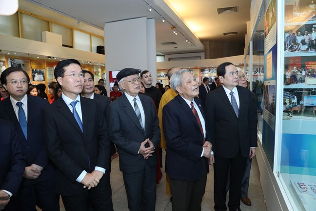 Trưng bày chuyên đề  90 năm –Ngọn cờ Đại đoàn kết toàn dân tộc