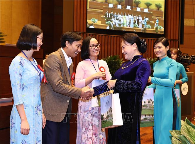 Coi trọng, tạo điều kiện để ngành giáo dục phát triển