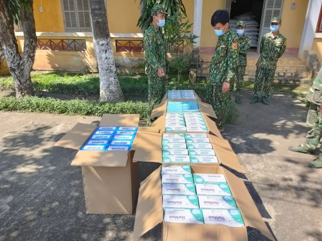 Thu giữ 15 000 khẩu trang y tế không rõ nguồn gốc, xuất xứ