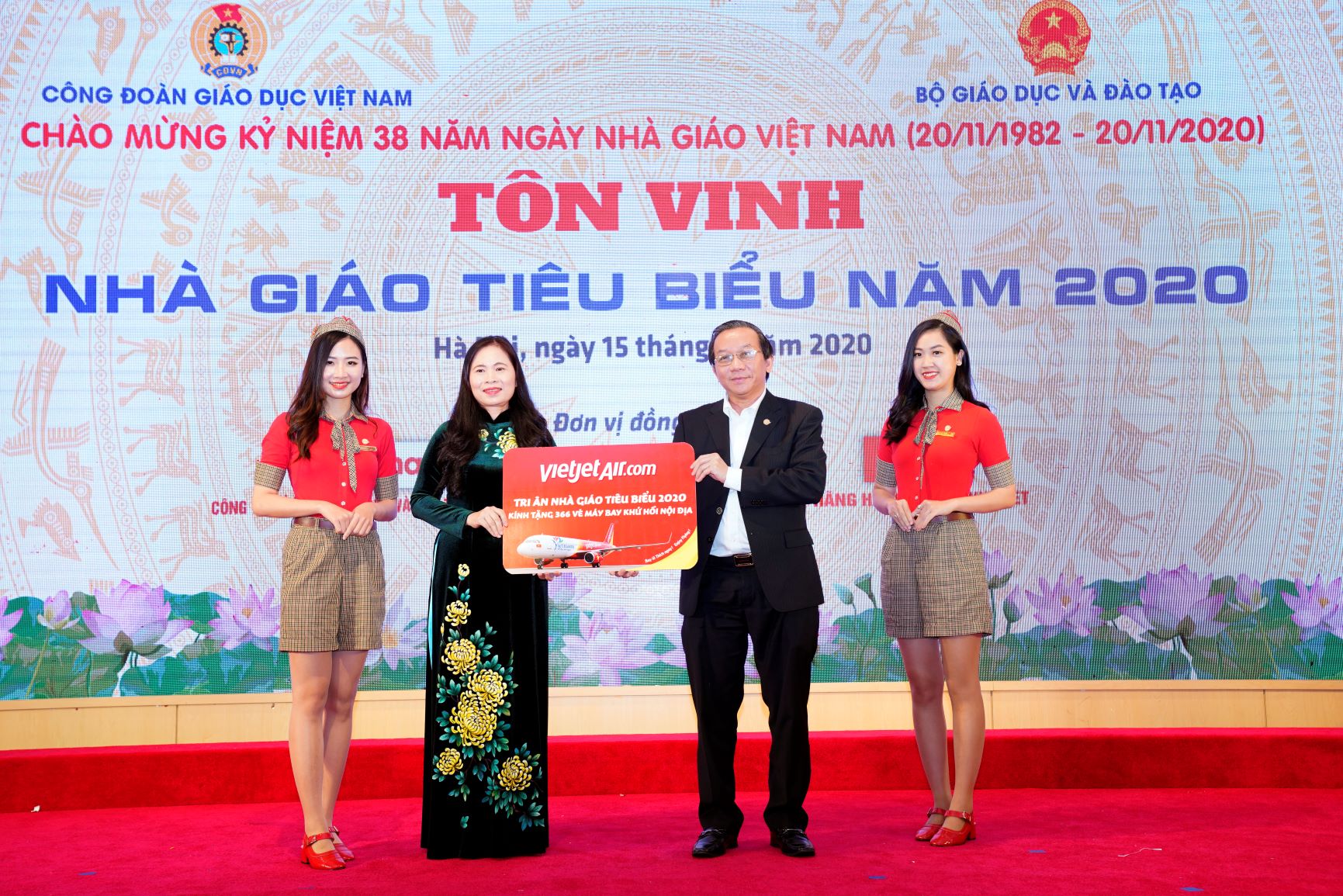 Vietjet tri ân giáo viên tiêu biểu 2020