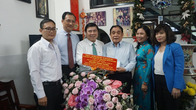 Lãnh đạo TP Hồ Chí Minh thăm các nhà giáo tiêu biểu
