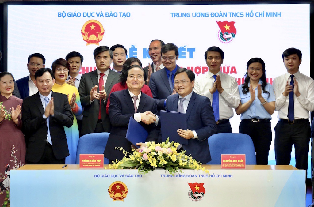 Nâng cao vai trò, trách nhiệm trong công tác giáo dục, đào tạo và bồi dưỡng thế hệ trẻ