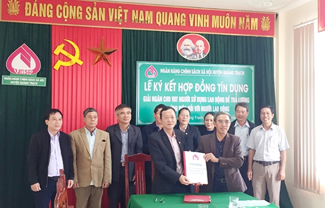 1 195 lao động bị ngừng việc đầu tiên được nhận hỗ trợ từ gói 16 000 tỷ đồng