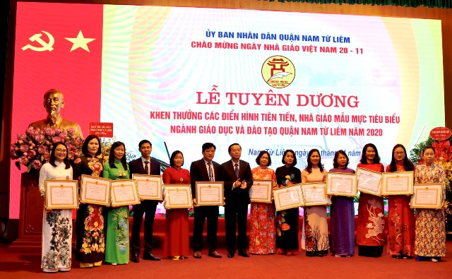 Tuyên dương khen thưởng các điển hình tiên tiến, nhà giáo mẫu mực tiêu biểu 2020
