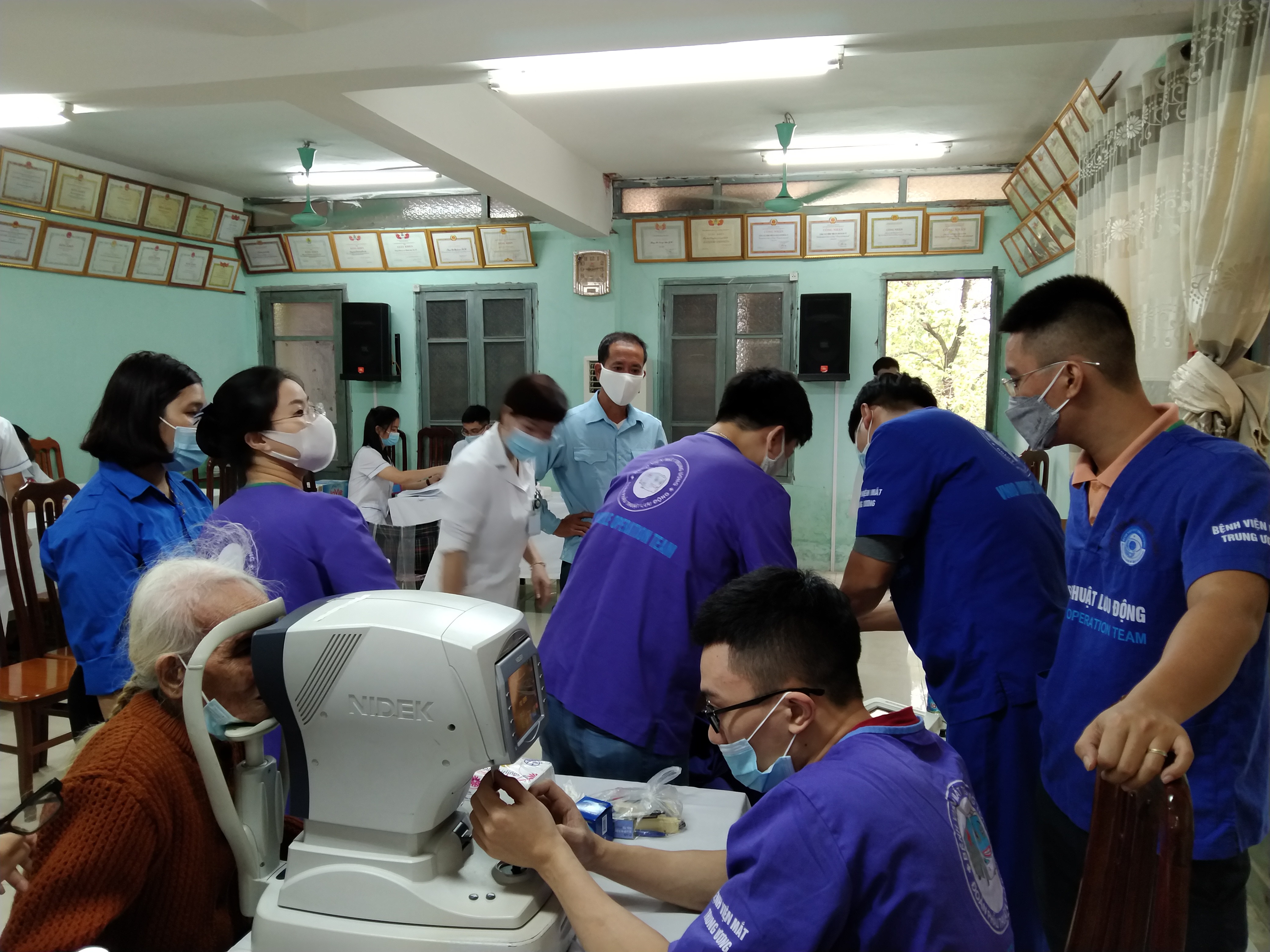 Phẫu thuật đục thể thủy tinh miễn phí cho Người Cao tuổi huyện Ba Vì