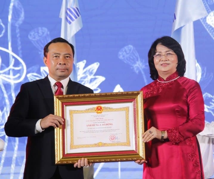 ĐHQG-HCM vinh dự nhận Danh hiệu Anh hùng Lao động thời kỳ đổi mới
