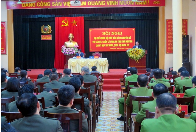 Phó Thủ tướng Phạm Bình Minh tiếp xúc cử tri là cán bộ, chiến sĩ Công an tỉnh Thái Nguyên