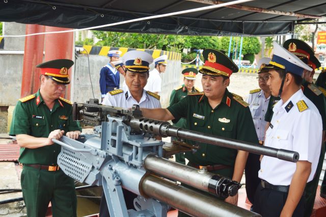 Đoàn công tác Bộ quốc phòng thăm, làm việc tại Lữ đoàn 962