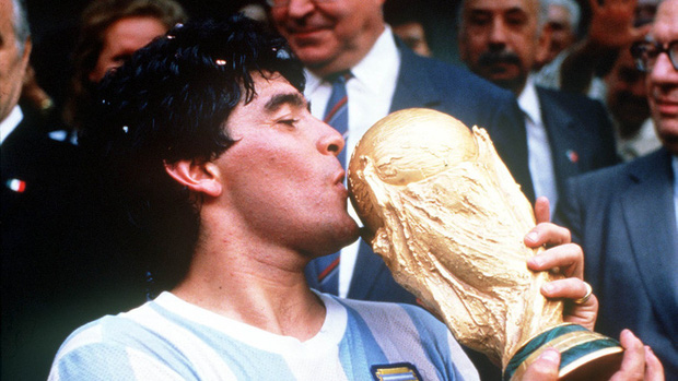 Huyền thoại bóng đá Maradona qua đời ở tuổi 60