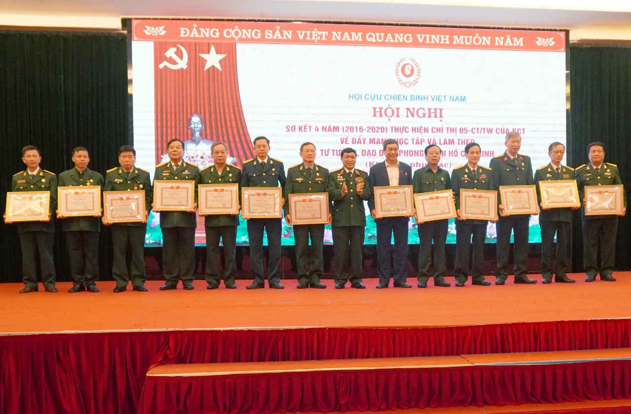 Xuất hiện nhiều mô hình, điển hình tốt trong học tập và làm theo Bác