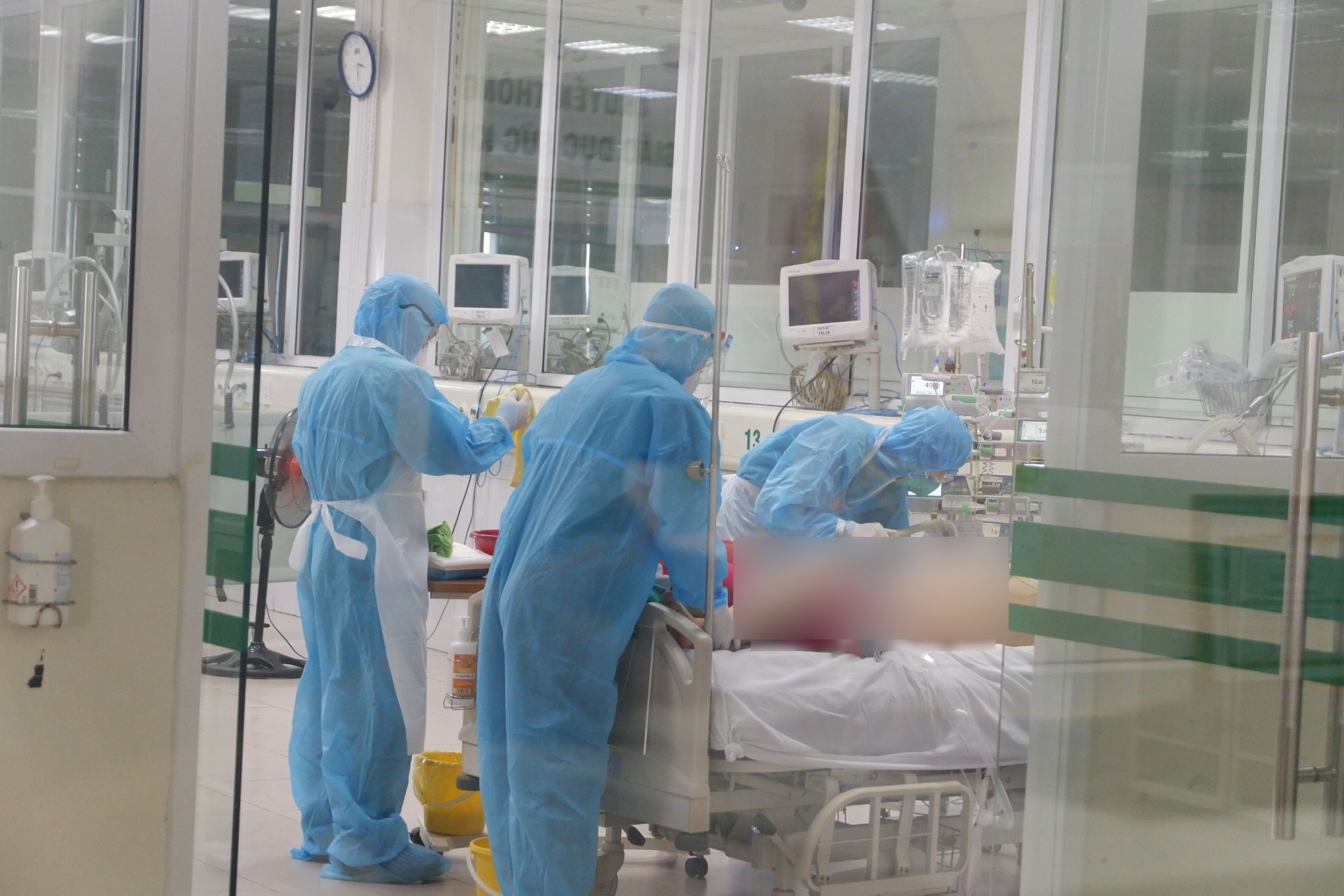 Thêm 8 ca mắc mới COVID-19, được cách ly ngay khi nhập cảnh