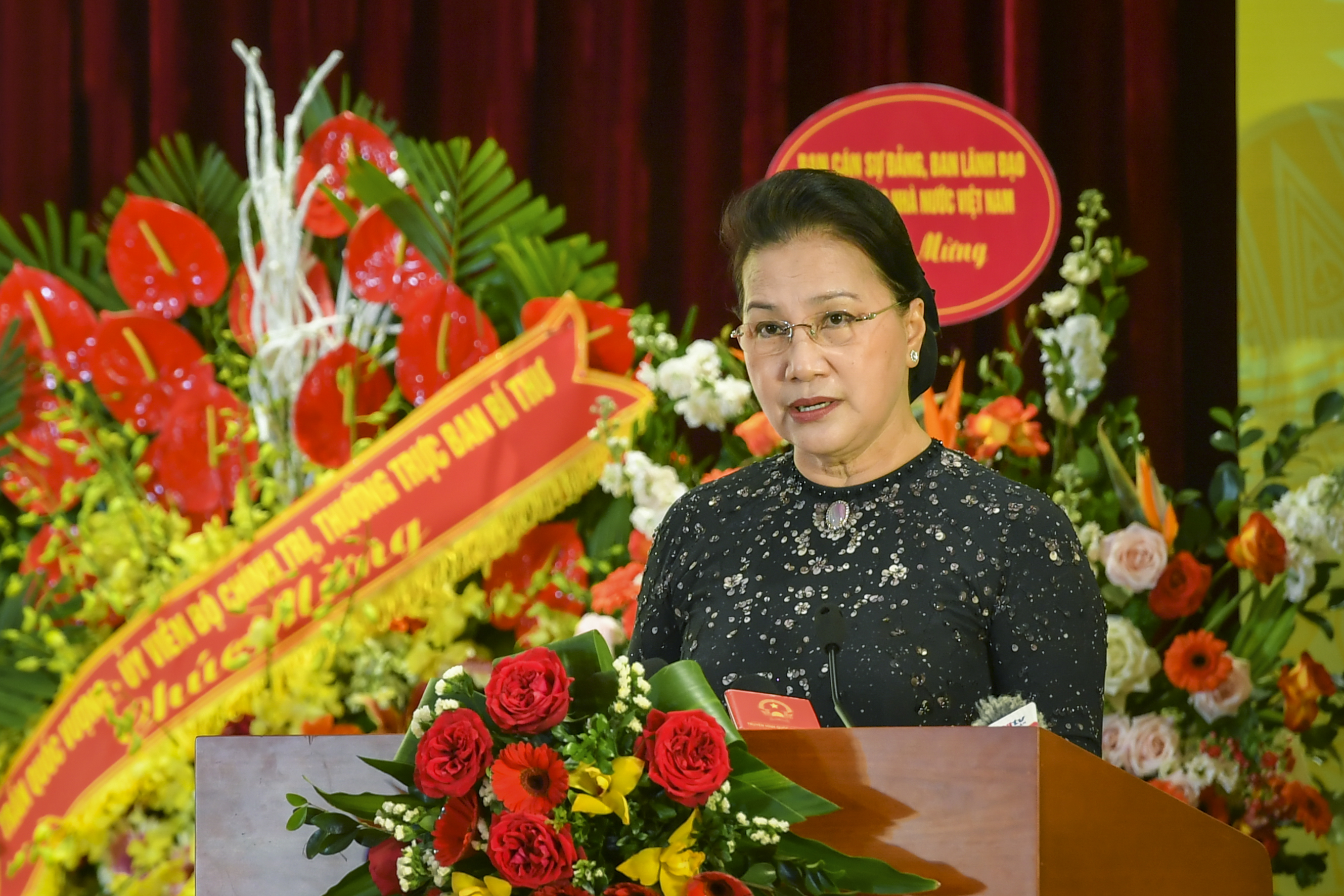 Ngành ngân hàng đẩy mạnh thi đua, hoàn thành xuất sắc nhiệm vụ