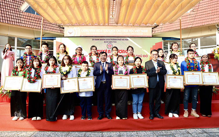 Tuyên dương 170 học sinh, sinh viên dân tộc thiểu số xuất sắc, tiêu biểu Thủ đô