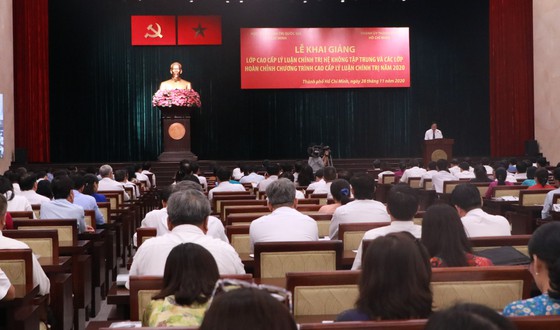 Công tác đào tạo và bồi dưỡng đội ngũ cán bộ là “công việc gốc của Đảng