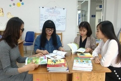 Tổ chức cho giáo viên tham gia góp ý các bản mẫu sách giáo khoa lớp 2, lớp 6