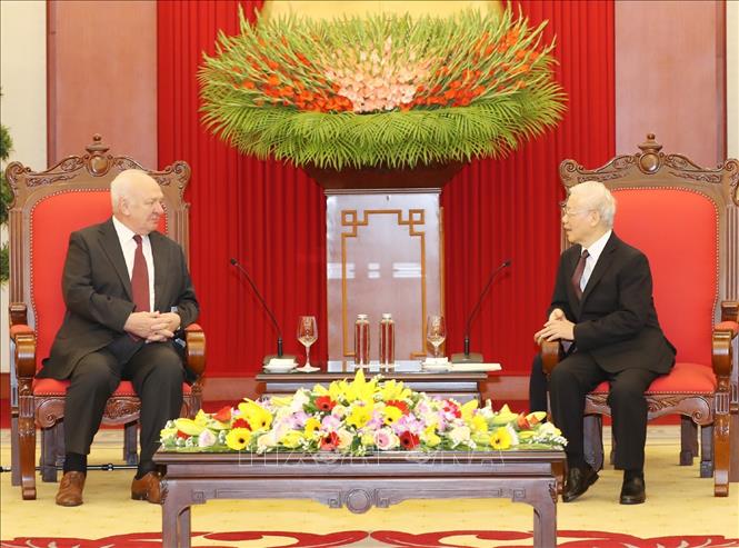 Việt Nam coi trọng củng cố và tăng cường quan hệ với Liên bang Nga