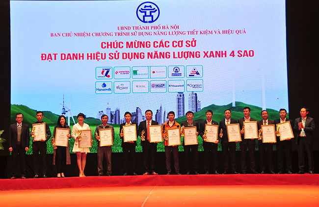Tôn vinh 42 cơ sở, công trình xây dựng sử dụng năng lượng xanh