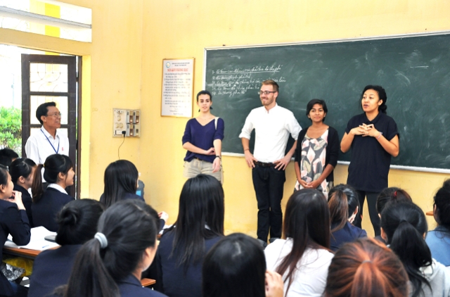 Tìm kiếm đơn vị tiếp nhận Trợ giảng tiếng Anh Fulbright năm học 2021-2022