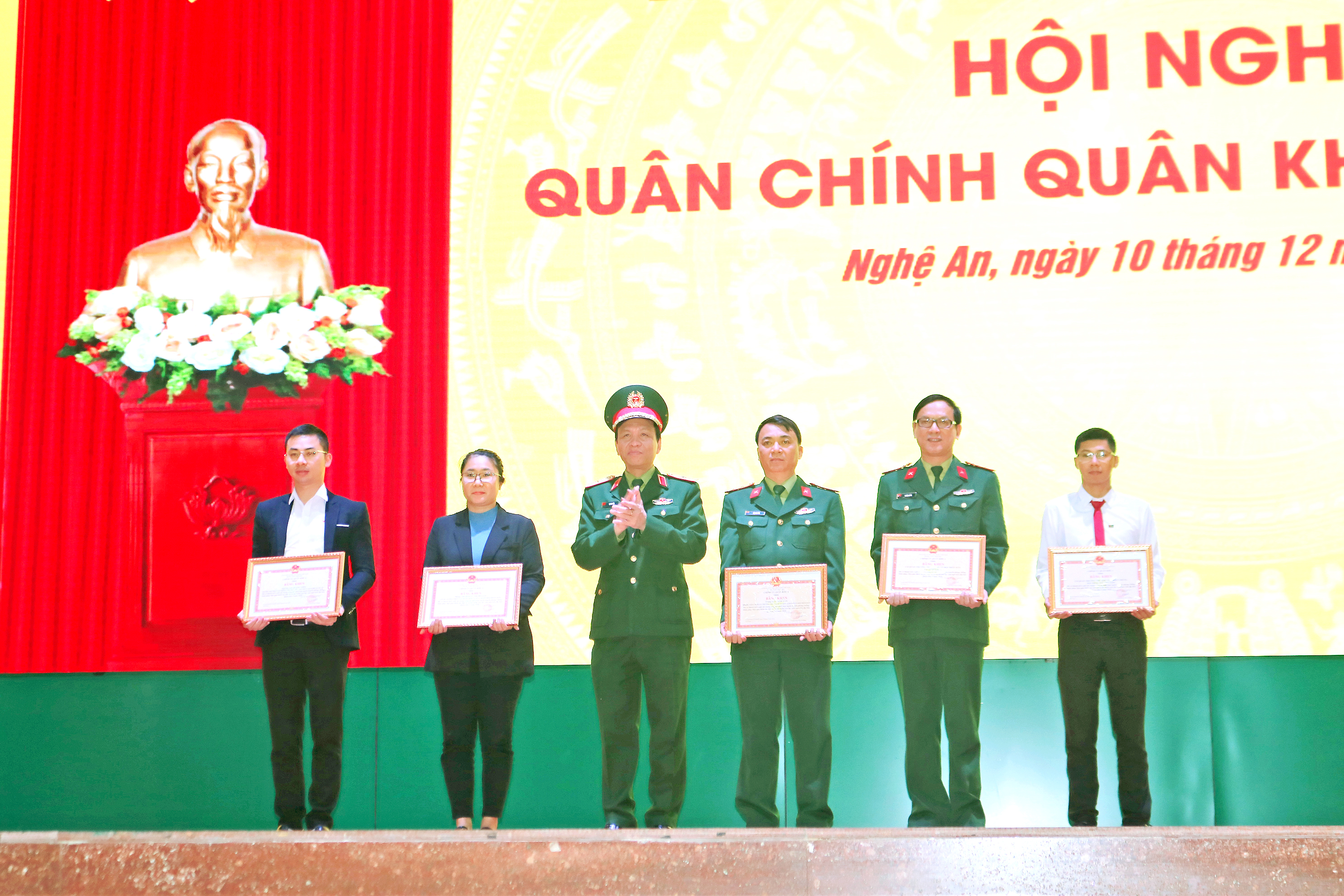 Quyết tâm hoàn thành xuất sắc nhiệm vụ quân sự, quốc phòng năm 2021