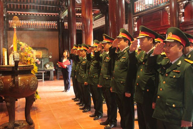 Lễ dâng hương, dâng hoa tưởng niệm Chủ tịch Hồ Chí Minh