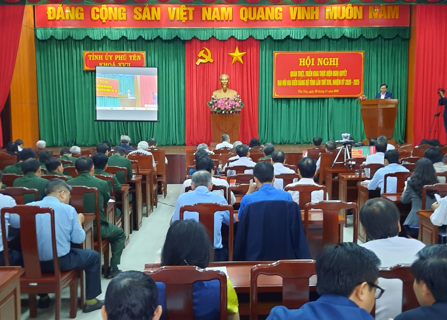 Tích cực đưa Nghị quyết đại hội đảng bộ vào cuộc sống
