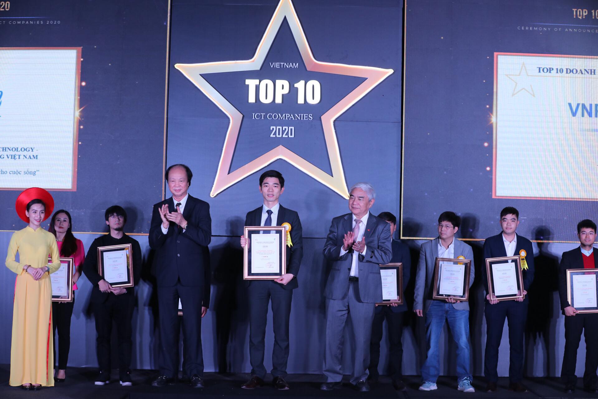 VNPT Technology được vinh danh ở hạng mục Top 10 doanh nghiêp A-IoT