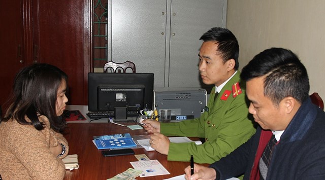 Tạm giữ đối tượng có hành vi làm giả tài liệu của cơ quan, tổ chức

​