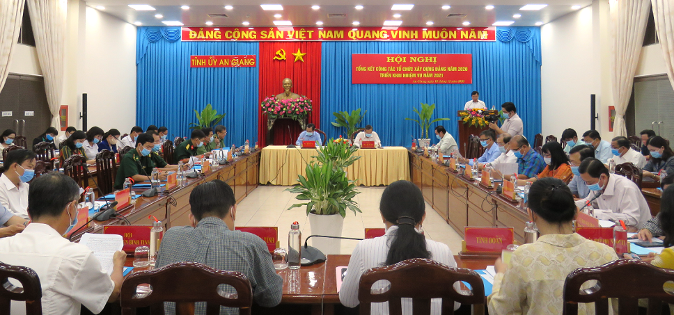 Bảo vệ sự đoàn kết, thống nhất trong Đảng