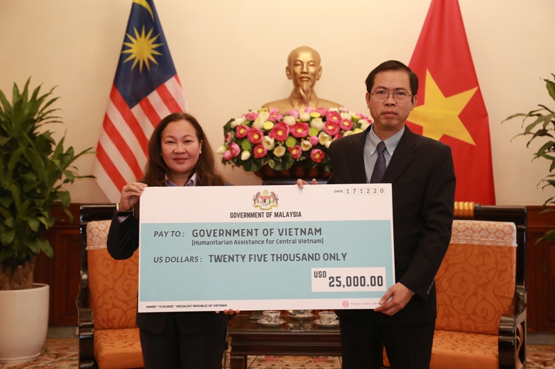 Ma-lai-xi-a ủng hộ người dân miền Trung bị thiệt hại do lũ lụt