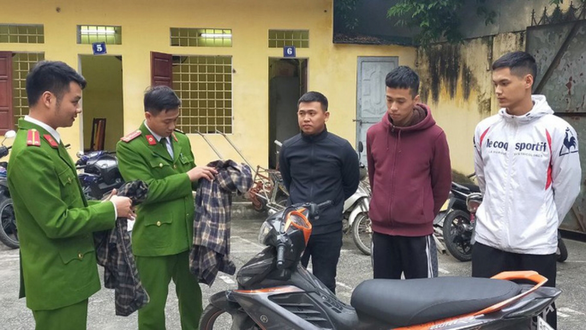 Thanh Hóa Làm rõ nhóm đối tượng ném chất bẩn vào nhà phóng viên