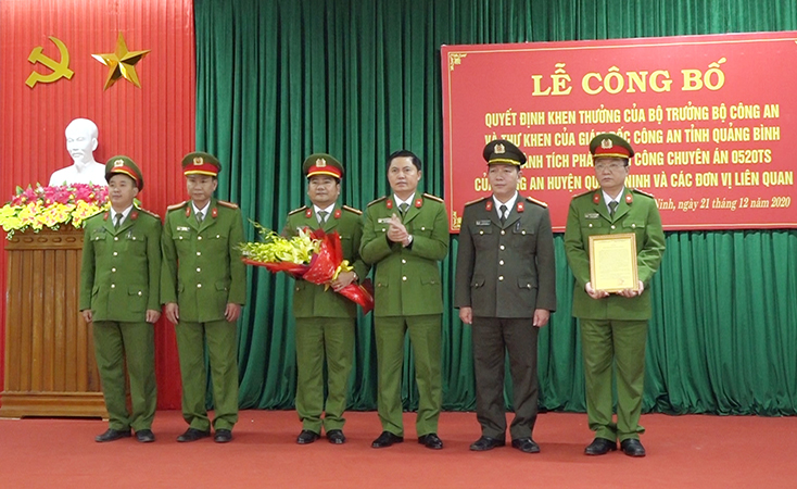 Khen thưởng Công an Quảng Bình đấu tranh chuyên án phá rừng quy mô lớn