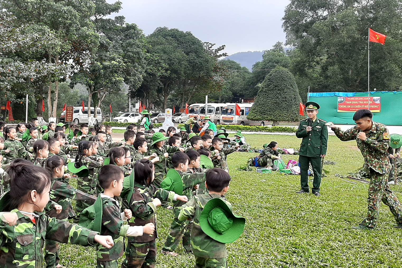 Góp phần dựng xây tình yêu Tổ quốc