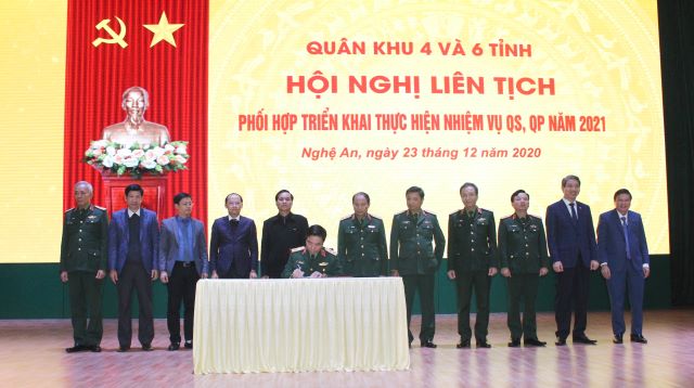 Ký kết biên bản phối hợp thực hiện nhiệm vụ quân sự, quốc phòng năm 2021