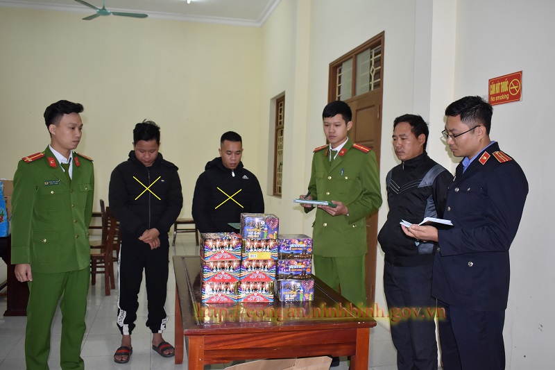 Ninh Bình Liên tiếp phát hiện các vụ vận chuyển, mua bán pháo nổ trái phép

​