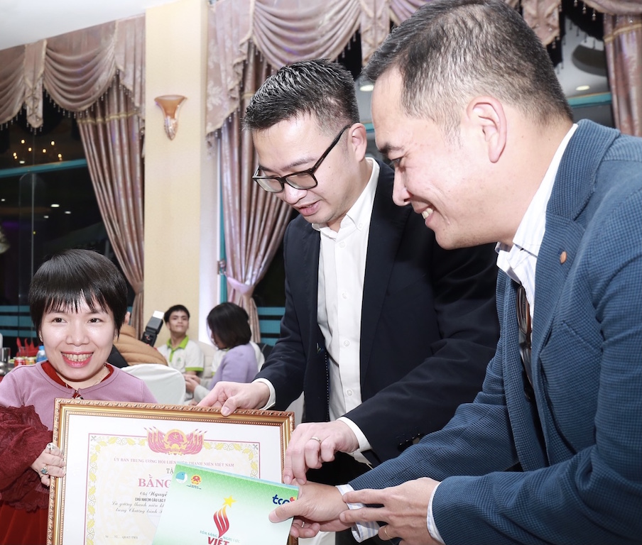 Tôn vinh những tấm gương giàu nghị lực, vượt qua nghịch cảnh