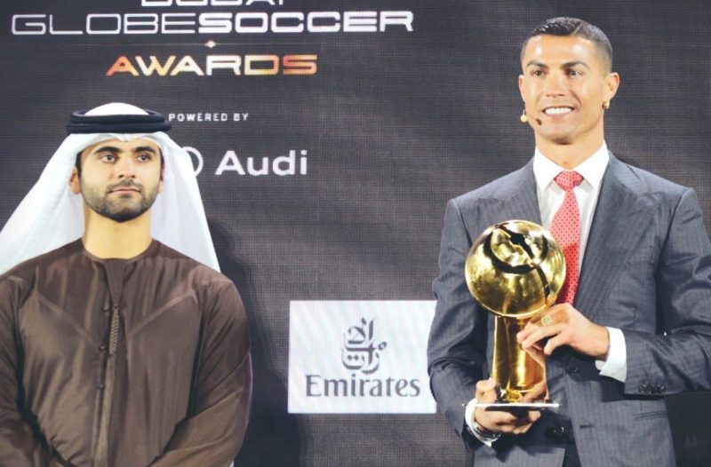 Cristiano Ronaldo giành giải thưởng Cầu thủ xuất sắc nhất thế kỷ XXI