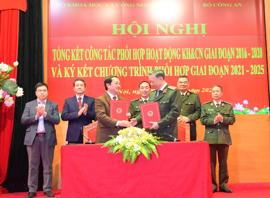 Tăng cường phối hợp phát triển khoa học công nghệ, phục vụ bảo vệ an ninh quốc gia