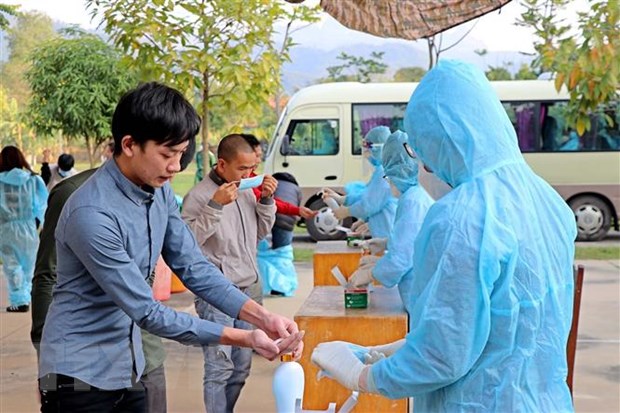 Việt Nam ghi nhận thêm 12 ca mắc COVID-19