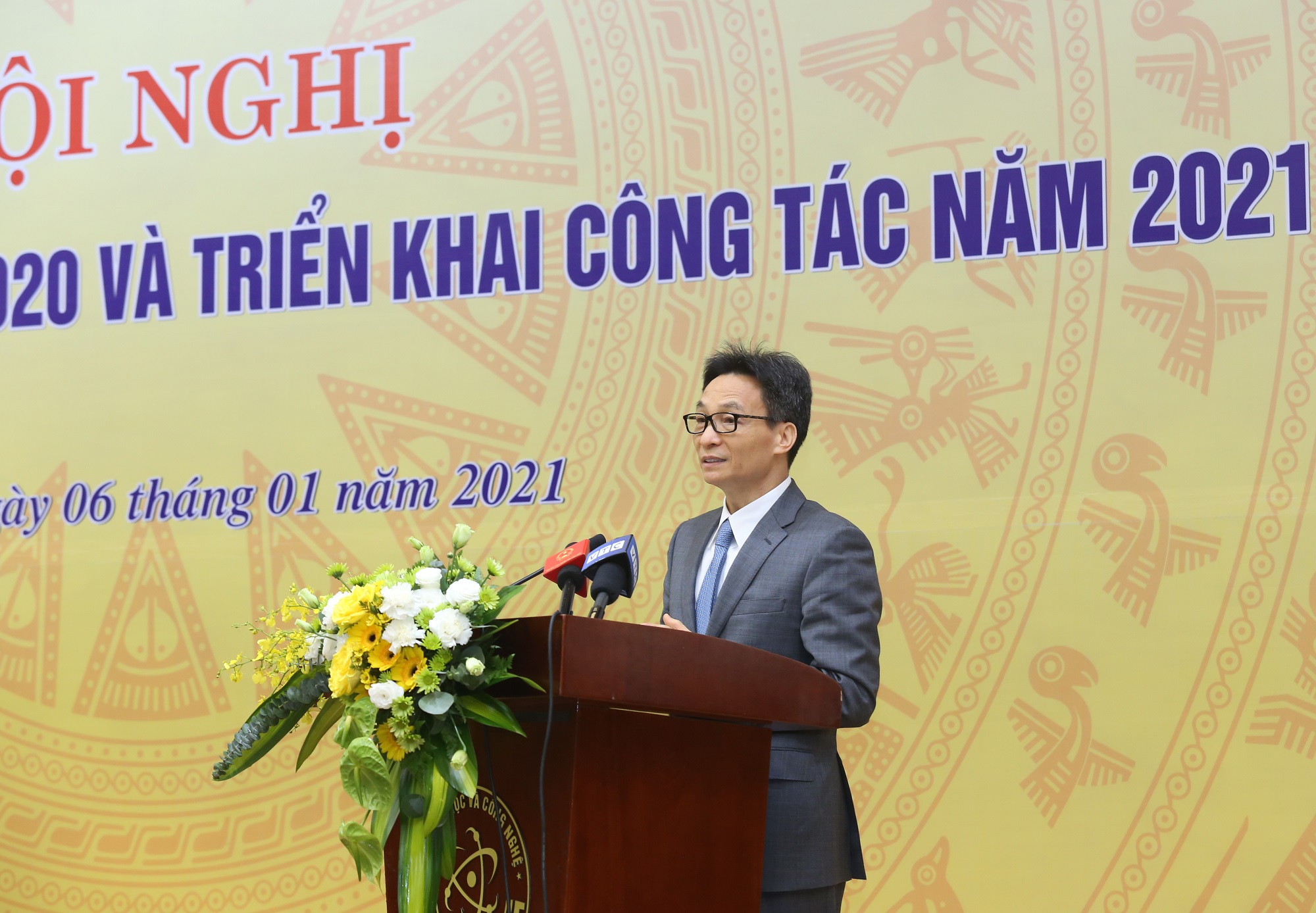 Thúc đẩy khoa học công nghệ và đổi mới sáng tạo mạnh mẽ hơn nữa