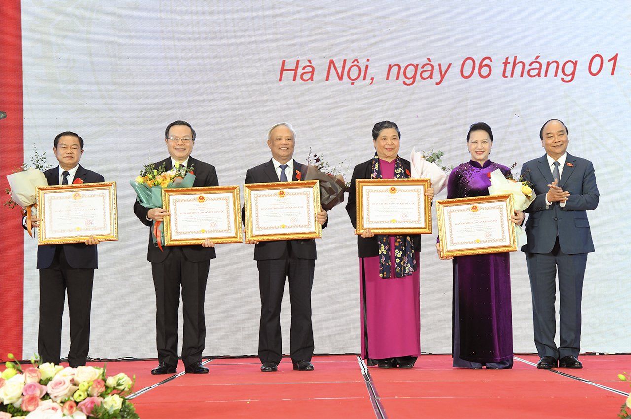 Trao tặng Huân chương Đại đoàn kết dân tộc