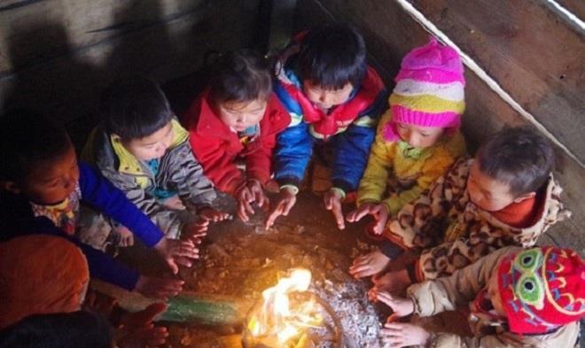 Hàng chục nghìn học sinh các tỉnh miền núi phía Bắc nghỉ học vì rét đậm
